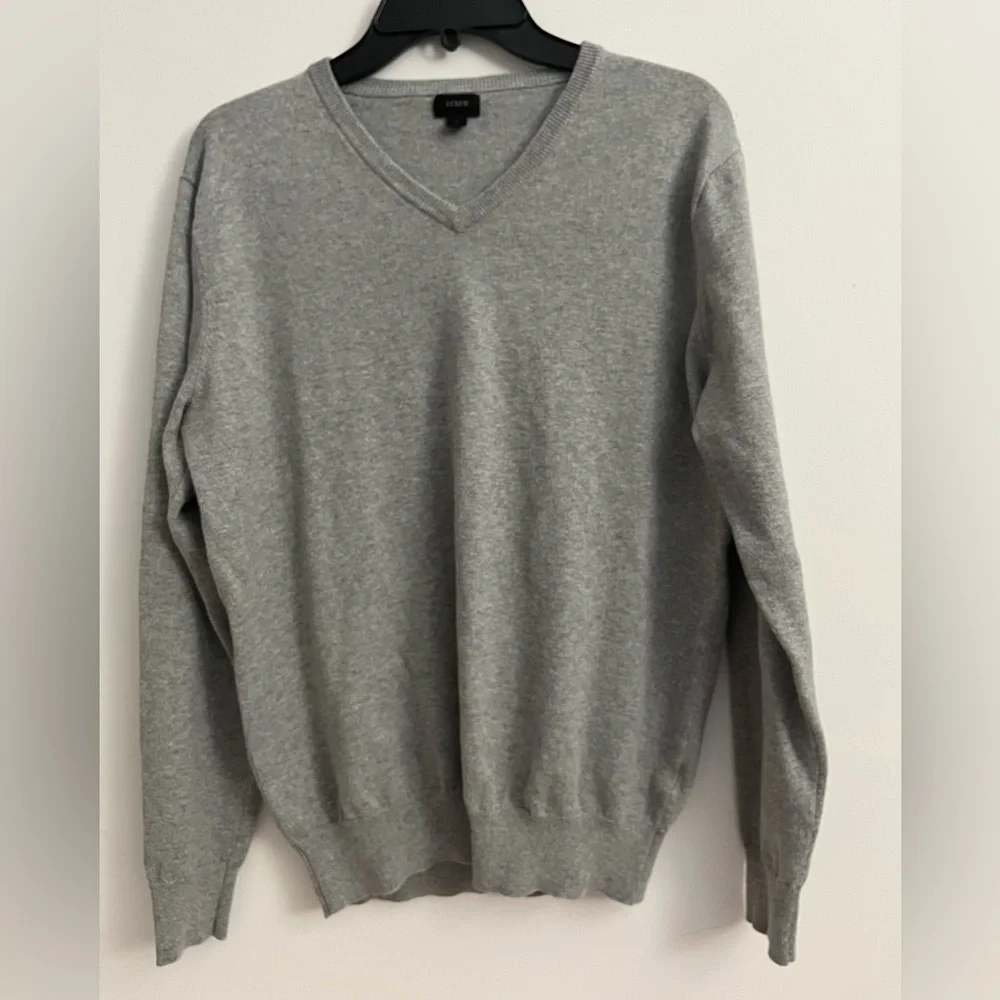 J. Crew Men's Classic Gray V-Neck Sweater